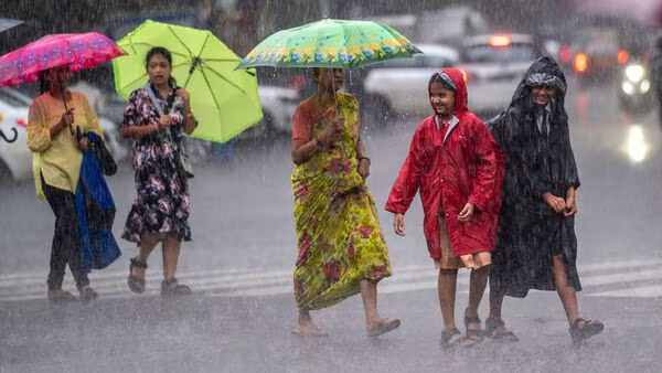 10 மாவட்டத்தில் கனமழை பெய்ய வாய்ப்புள்ளது…! மீனவர்கள் கடலுக்கு செல்ல வேண்டாம் என எச்சரிக்கை…!