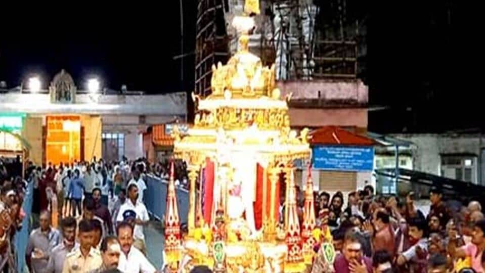 Golden Chariot: நவராத்திரி திருவிழா ..பழனியில் தங்க ரத புறப்பாடு 9 நாட்கள் ரத்து!