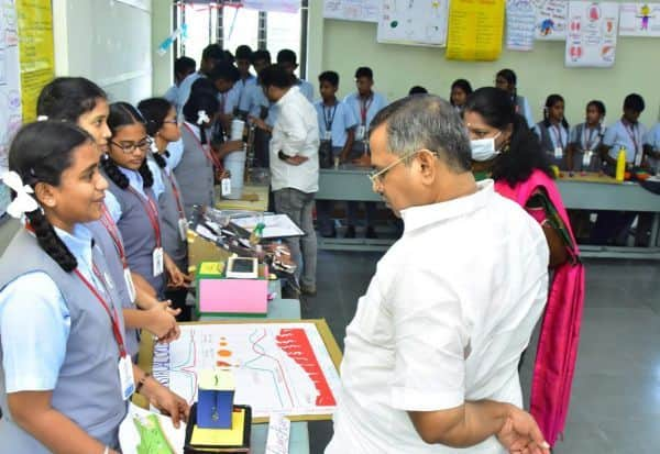 Science Fair at Sarada Vidyashram School   சாரதா வித்யாஷ்ரம் பள்ளியில் அறிவியல் கண்காட்சி