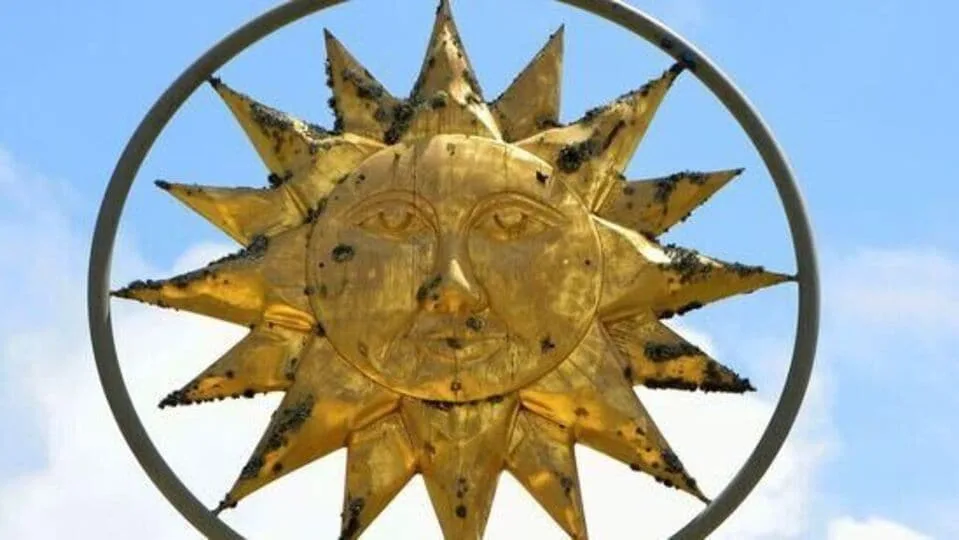 Copper Sun Icon: செப்பு சூரியன் சிலையை வீட்டில் உபயோகிப்பதால் கிடைக்கும் பலன்கள்!